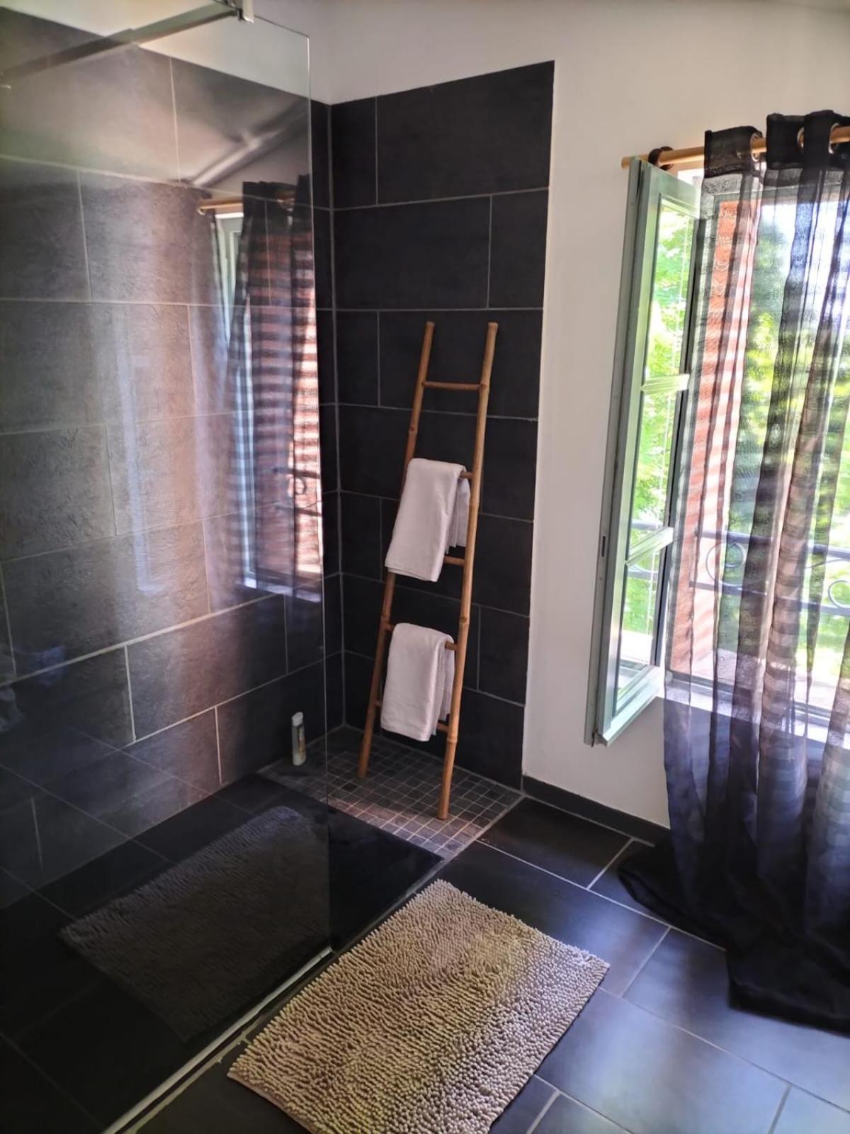 Apartment Le D'adelaide Son Jacuzzi Prive Andillac