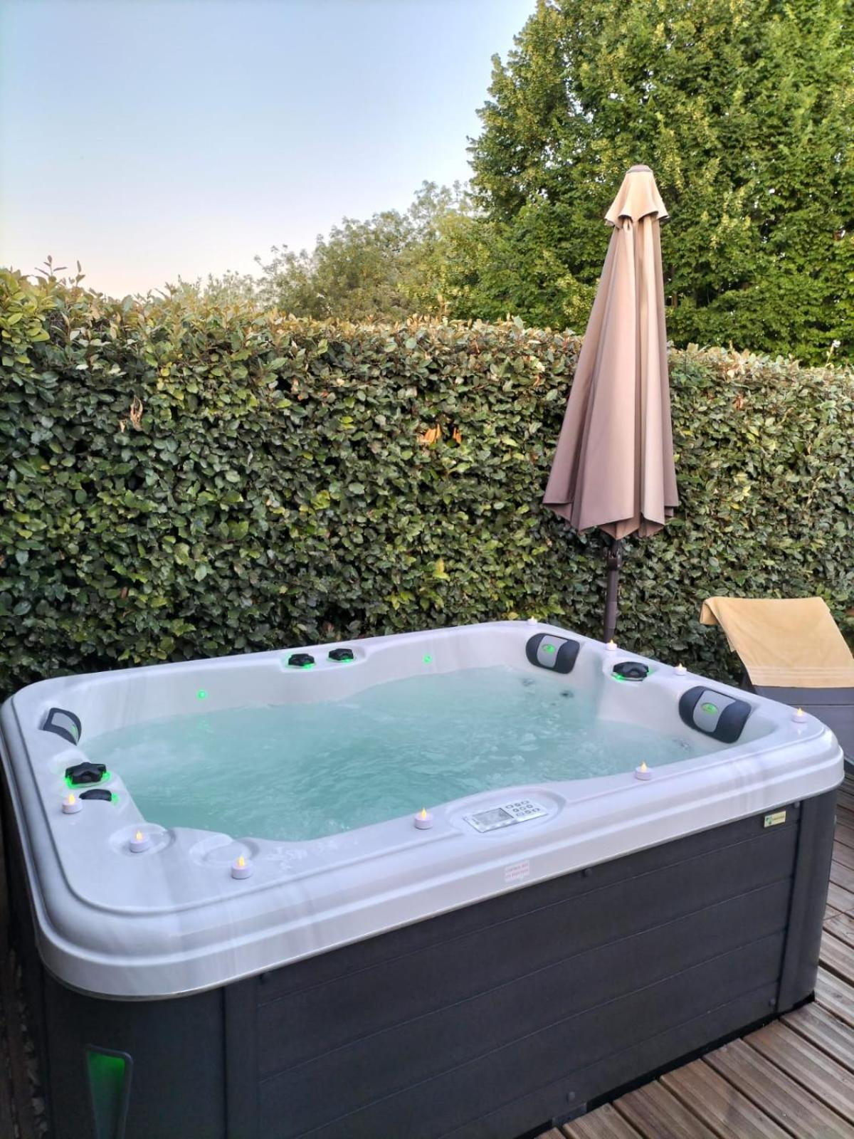 Le D'adelaide Son Jacuzzi Prive Apartment